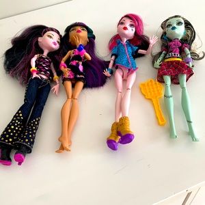 Monster high dolls set